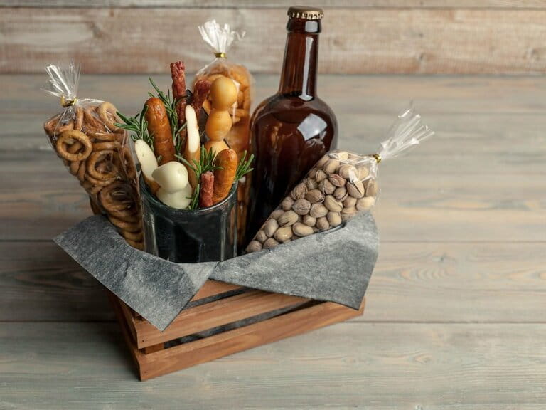 Dark beer in a bottle, croutons, pistachios, smoked cheese in a wooden box. Gift for beer fans Dark beer in a bottle, croutons, pistachios, smoked cheese in a wooden box. Gift for beer fans